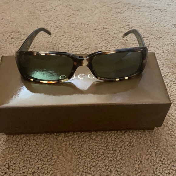 Gucci Accessories - Gucci retro sunglasses in tortoise frame